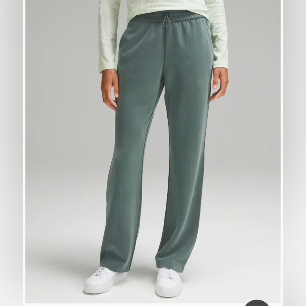 Softstreme High-Rise Pant
Regular in Green